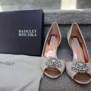 Badgley Mischka, D'Orsay dress pump, w/ pleated chiffon, Women’s size 8, Used